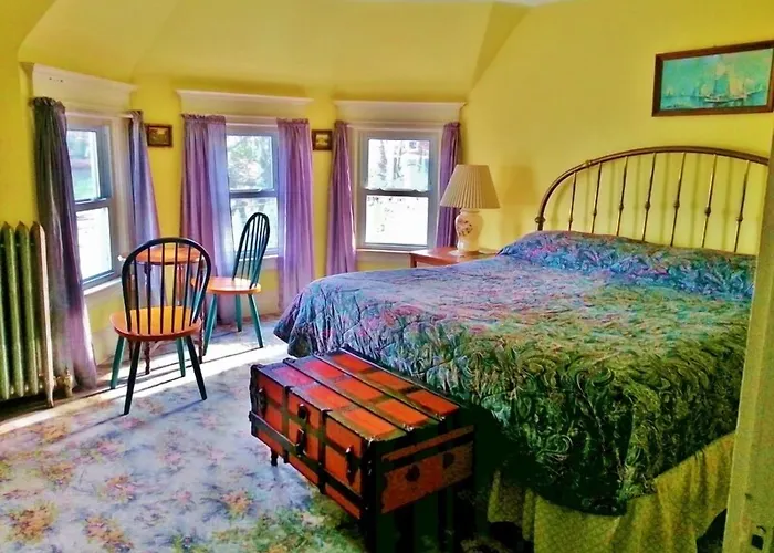 Harbor House Bed And Breakfast